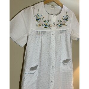 vintage Lily hand embroidered nightgown Size 36 Women's Polyester/Viscose